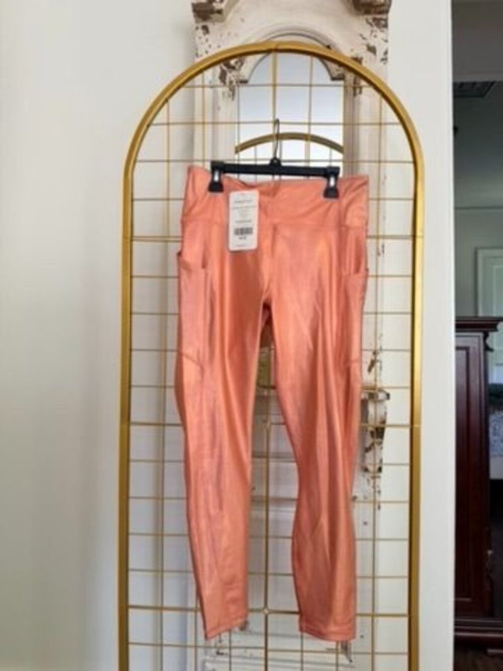NWT Fabletics High-Waisted Iridescent Pocket Luxe 7/8 Leggings Peach L/10